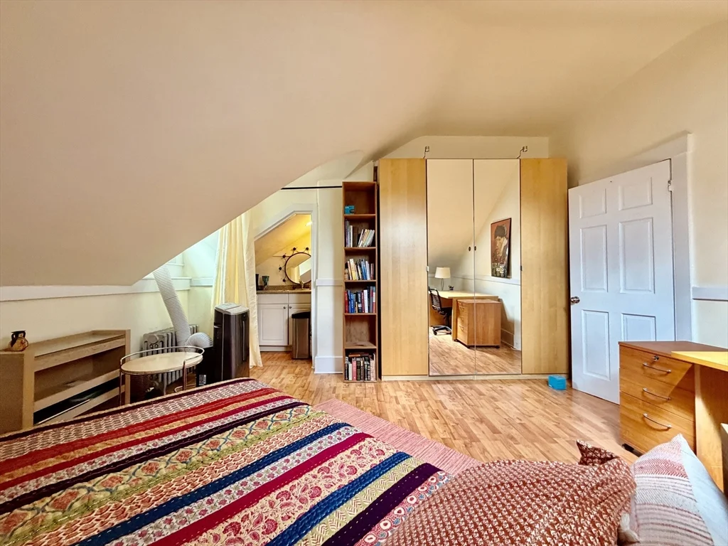 3 bed, 2 bath apartment for rent at 127 White St Unit 127, Belmont — photo 11 of 20