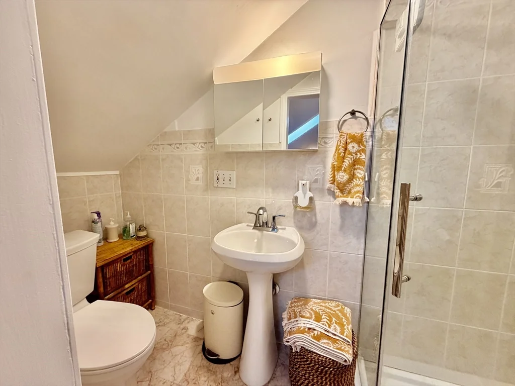 3 bed, 2 bath apartment for rent at 127 White St Unit 127, Belmont — photo 17 of 20
