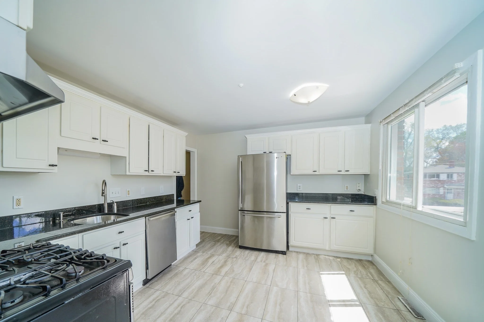 4 bed, 2 bath apartment for rent at 1274 Beacon Unit 2, Newton Highlands — photo 7 of 19