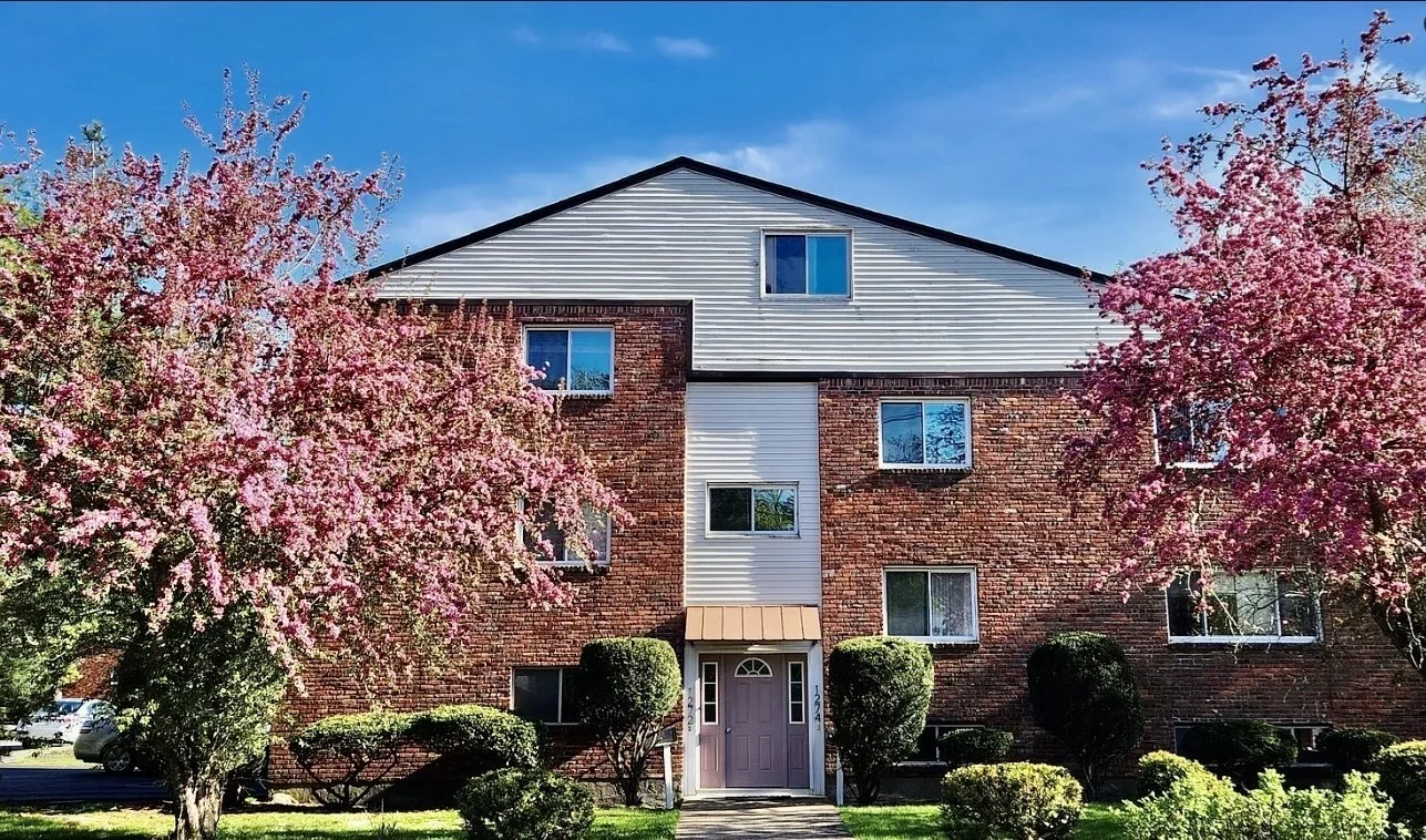 4 bed, 2 bath apartment for rent at 1274 Beacon Unit 2, Newton Highlands