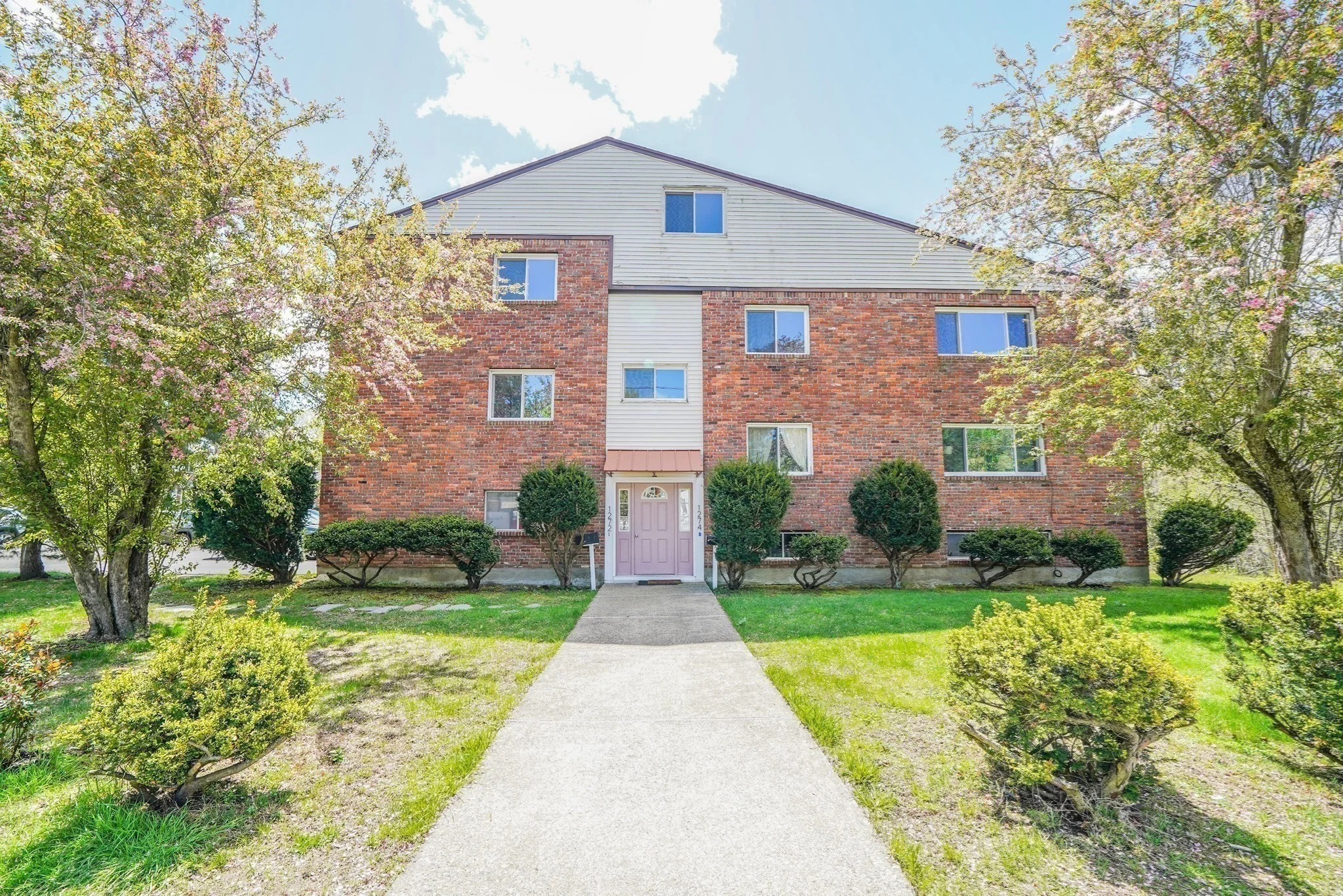 4 bed, 2 bath apartment for rent at 1274 Beacon Unit 2, Newton Highlands — photo 17 of 19