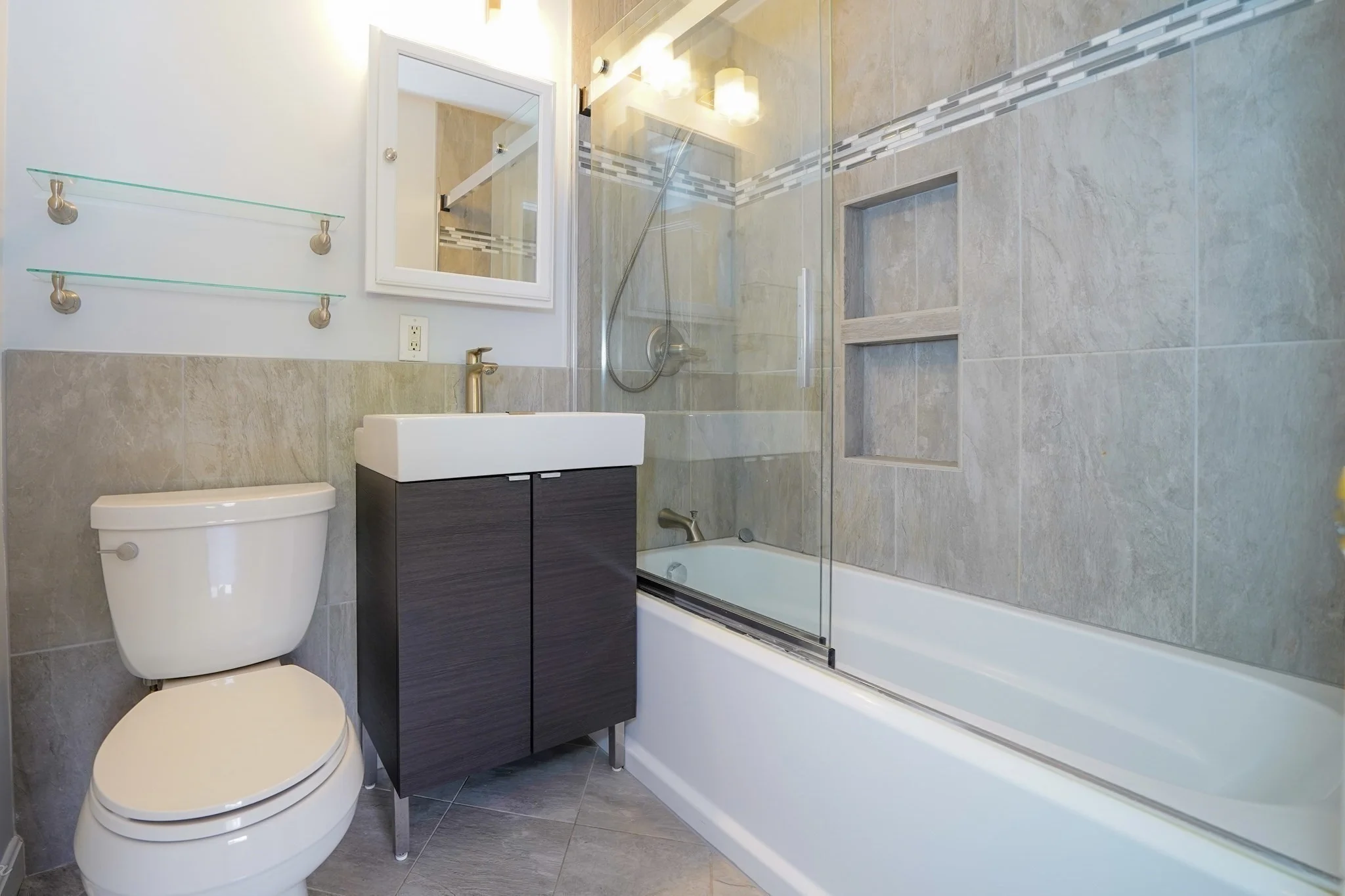 4 bed, 2 bath apartment for rent at 1274 Beacon Unit 2, Newton Highlands — photo 9 of 19