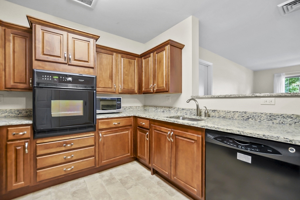 1 bed, 1 bath apartment for rent at 1275 Turnpike St Unit 1138, North Andover — photo 4 of 40
