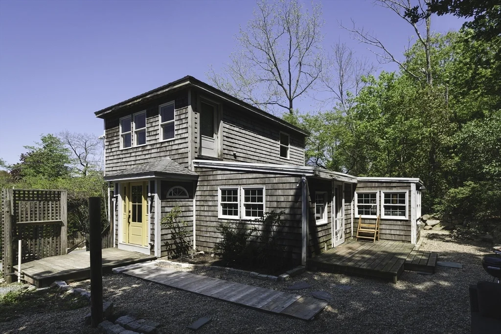 2 bed, 1 bath apartment for rent at 127R Leonard, Annisquam — photo 3 of 21