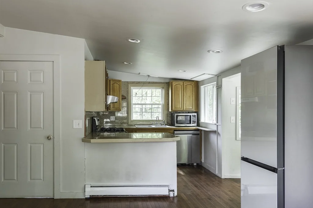 2 bed, 1 bath apartment for rent at 127R Leonard, Annisquam — photo 8 of 21