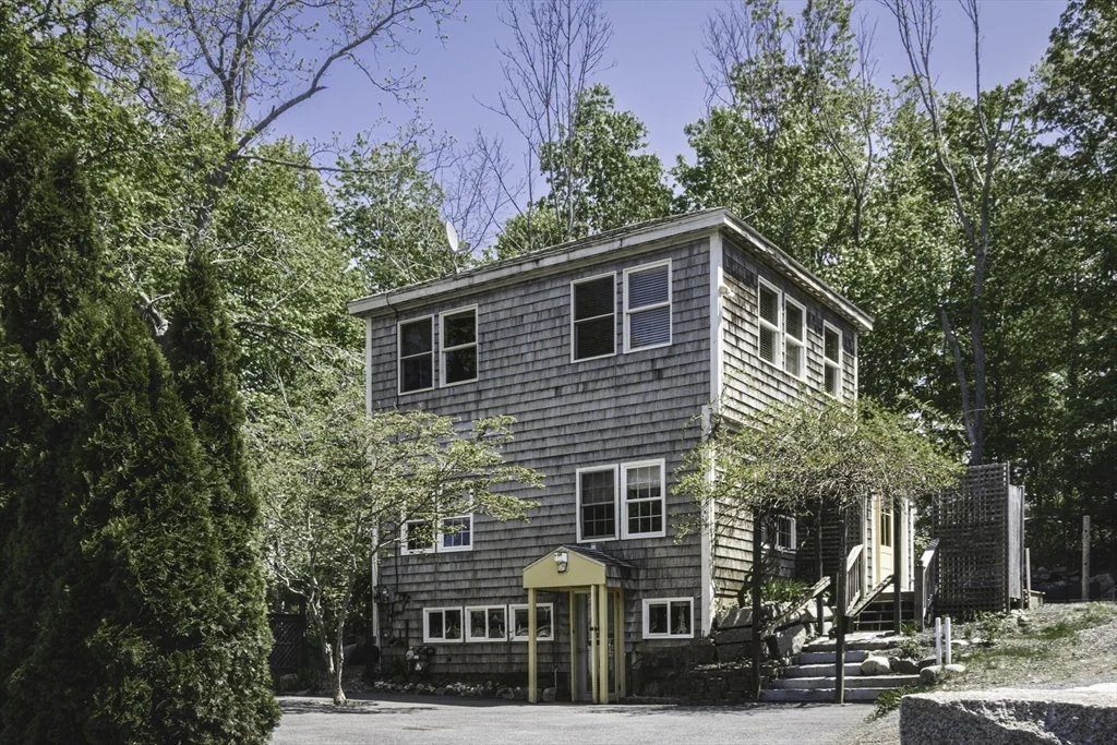 2 bed, 1 bath apartment for rent at 127R Leonard, Annisquam