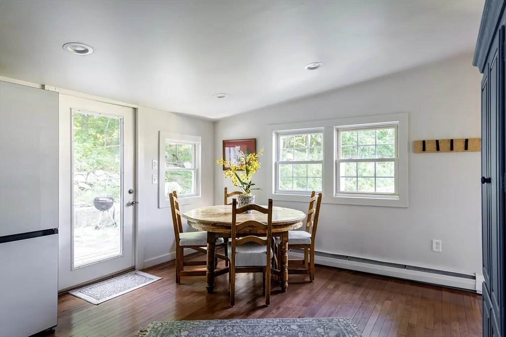 2 bed, 1 bath apartment for rent at 127R Leonard, Annisquam — photo 11 of 21