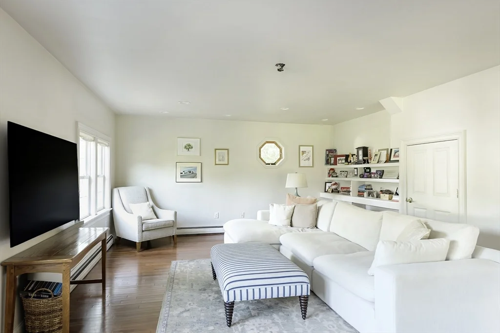2 bed, 1 bath apartment for rent at 127R Leonard, Annisquam — photo 5 of 21