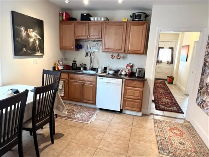 2 bed, 1 bath apartment for rent at 128 Cedar St Unit 1, Powder House Square