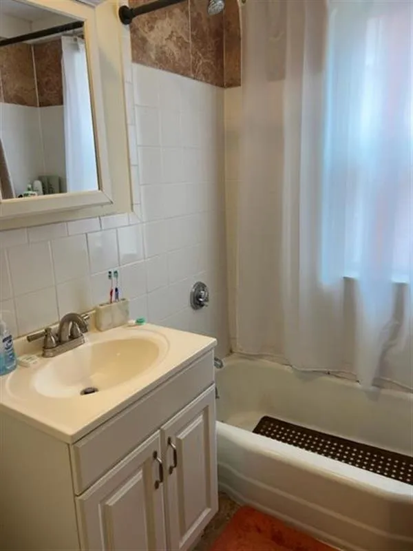2 bed, 1 bath apartment for rent at 128 Cedar St Unit 1, Powder House Square — photo 4 of 13