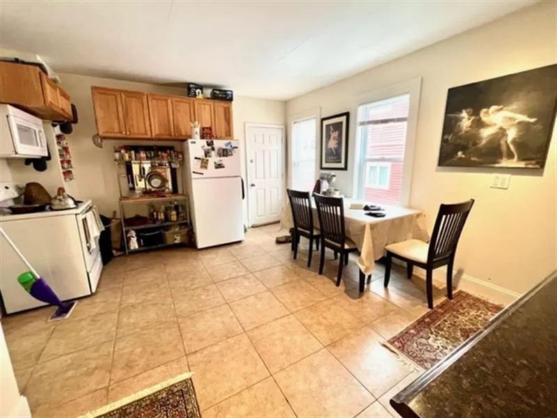 2 bed, 1 bath apartment for rent at 128 Cedar St Unit 1, Powder House Square — photo 2 of 13