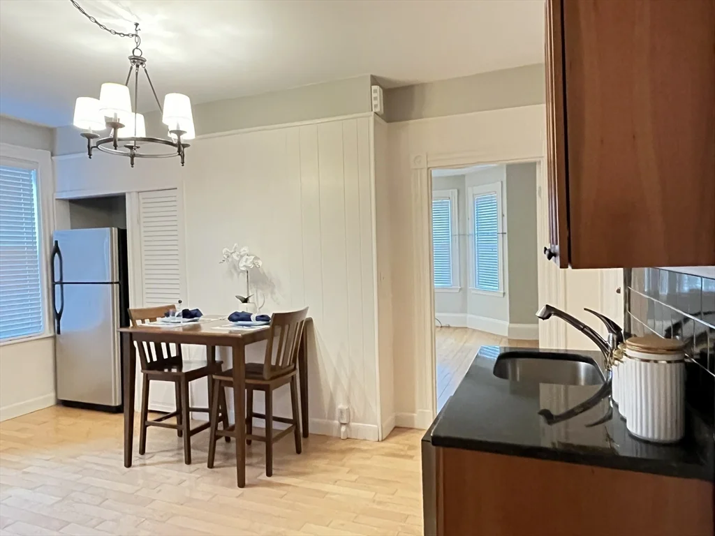 2 bed, 1 bath apartment for rent at 128 Chestnut St Unit 1, Brookline — photo 3 of 10