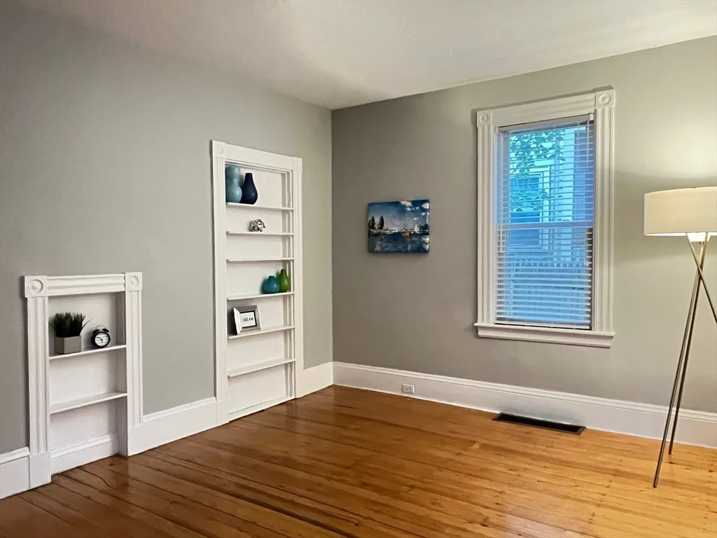2 bed, 1 bath apartment for rent at 128 Chestnut St Unit 1, Brookline — photo 4 of 10