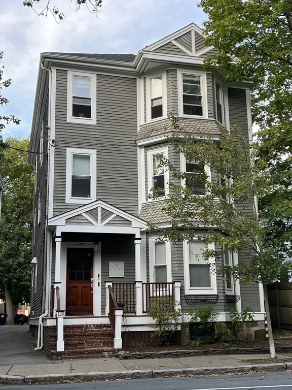 2 bed, 1 bath apartment for rent at 128 Chestnut St Unit 1, Brookline — photo 9 of 10