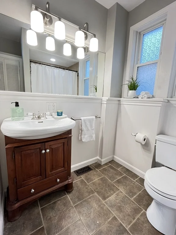 2 bed, 1 bath apartment for rent at 128 Chestnut St Unit 1, Brookline — photo 6 of 10