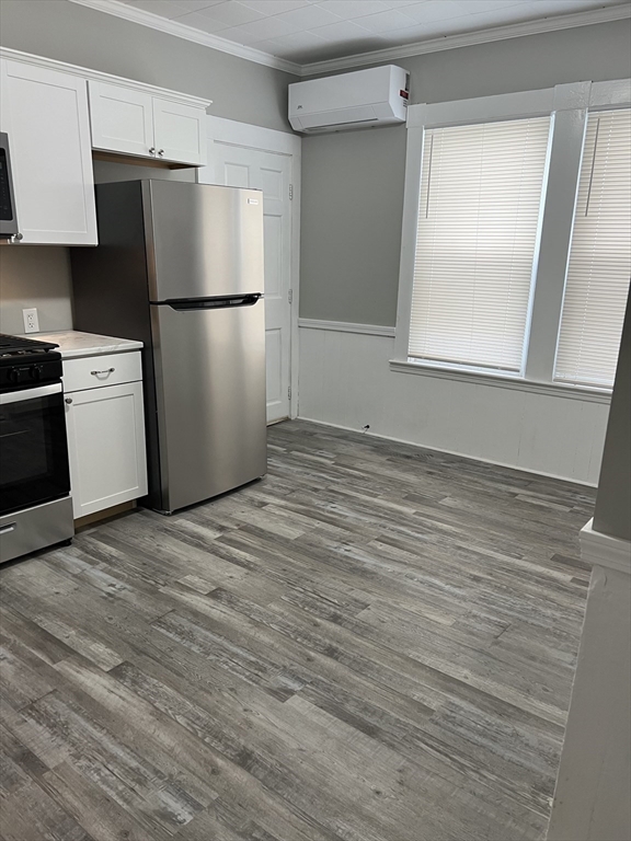 3 bed, 1 bath apartment for rent at 128 Dartmouth Unit 1, South — photo 3 of 7