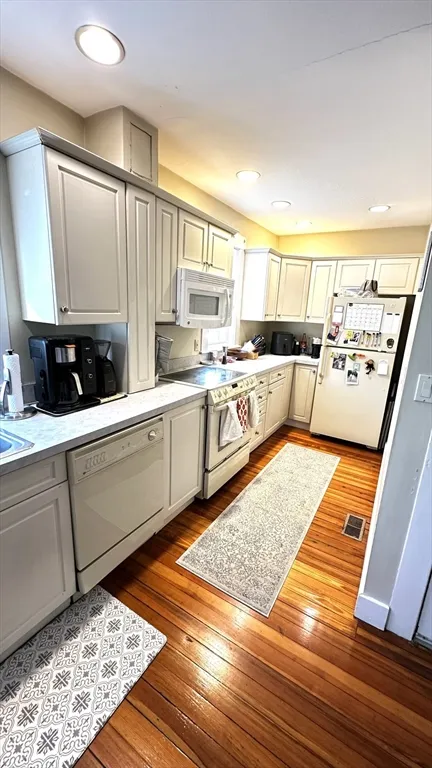 2 bed, 1 bath apartment for rent at 128 Garden Unit 1, Neighborhood Nine — photo 7 of 9