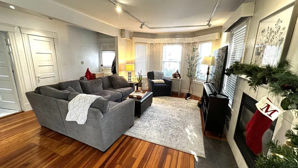 2 bed, 1 bath apartment for rent at 128 Garden Unit 1, Neighborhood Nine — photo 2 of 9