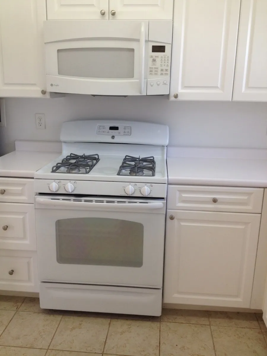 2 bed, 1 bath apartment for rent at 128 Gerry Rd Unit 1, Chestnut Hill — photo 3 of 4
