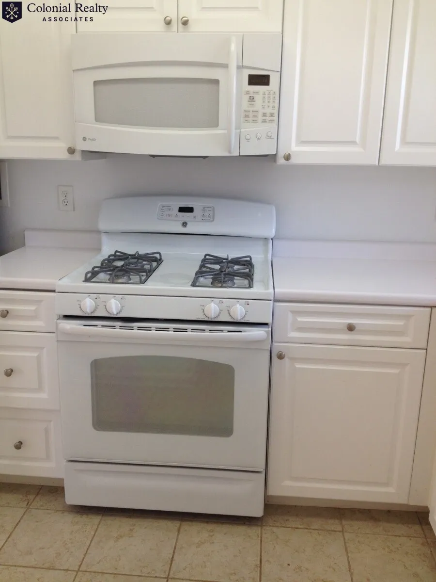 2 bed, 1 bath apartment for rent at 128 Gerry Rd Unit 13, Chestnut Hill — photo 2 of 4