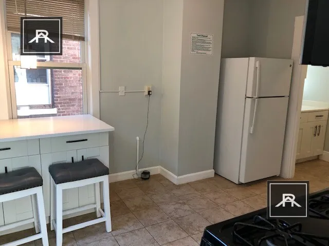 3 bed, 2 bath apartment for rent at 128 Glenville Ave Unit 1, Allston — photo 3 of 17