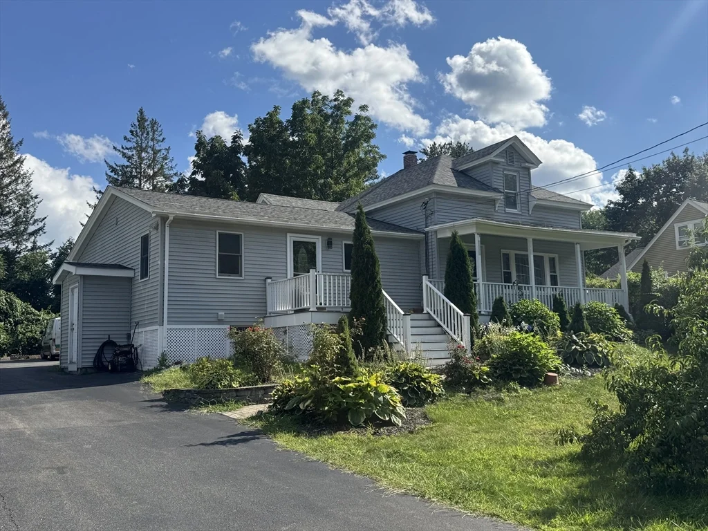 3 bed, 2 bath apartment for rent at 128 Groton Rd Unit 1, North Chelmsford