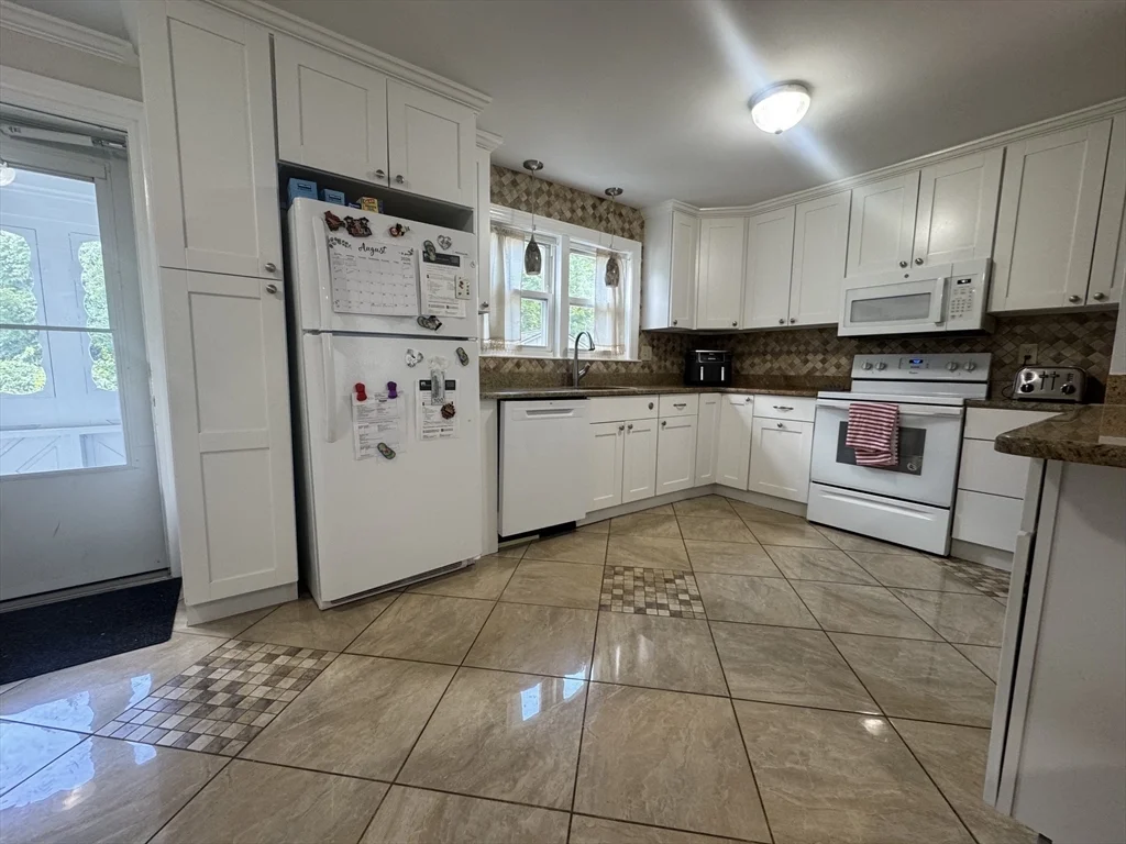 3 bed, 2 bath apartment for rent at 128 Groton Rd Unit 1, North Chelmsford — photo 3 of 20