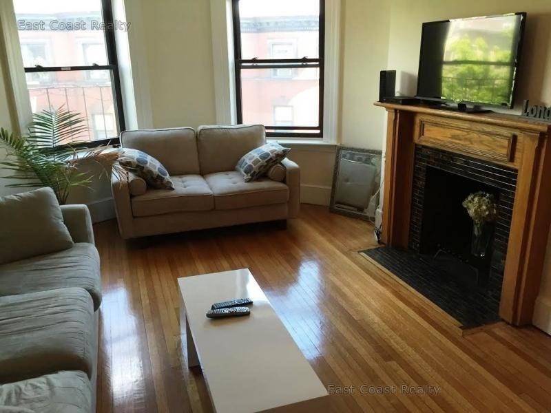 2 bed, 1 bath apartment for rent at 128 Hemenway St Unit 402, Fenway — photo 2 of 16