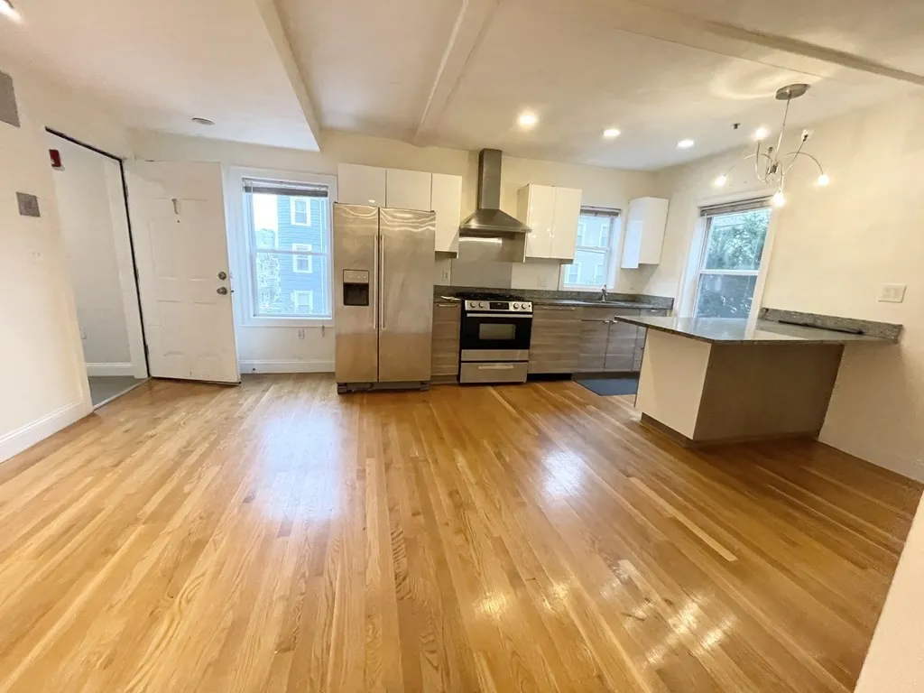 4 bed, 1 bath apartment for rent at 128 Hillside St Unit 1, Boston — photo 2 of 12