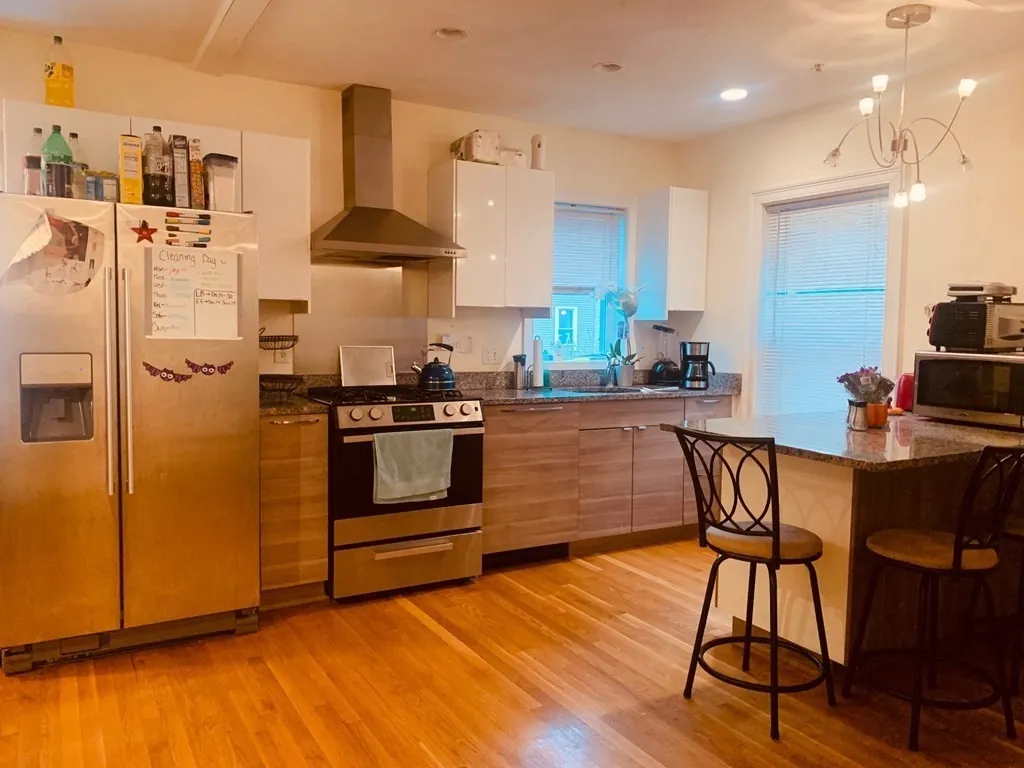 4 bed, 1 bath apartment for rent at 128 Hillside St Unit 1, Boston — photo 4 of 12