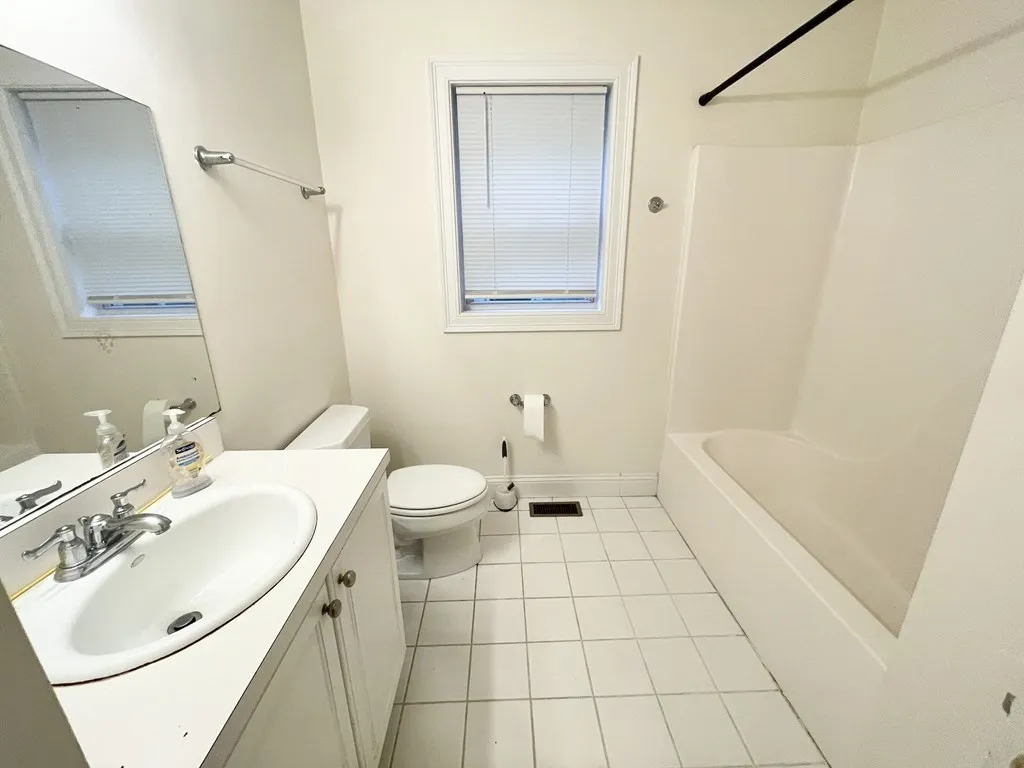 4 bed, 1 bath apartment for rent at 128 Hillside St Unit 1, Boston — photo 12 of 12