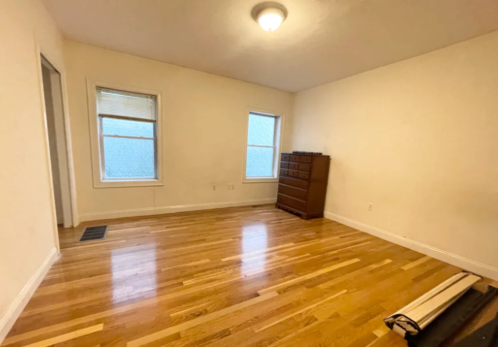 4 bed, 1 bath apartment for rent at 128 Hillside St Unit 1L, Mission Hill — photo 2 of 4