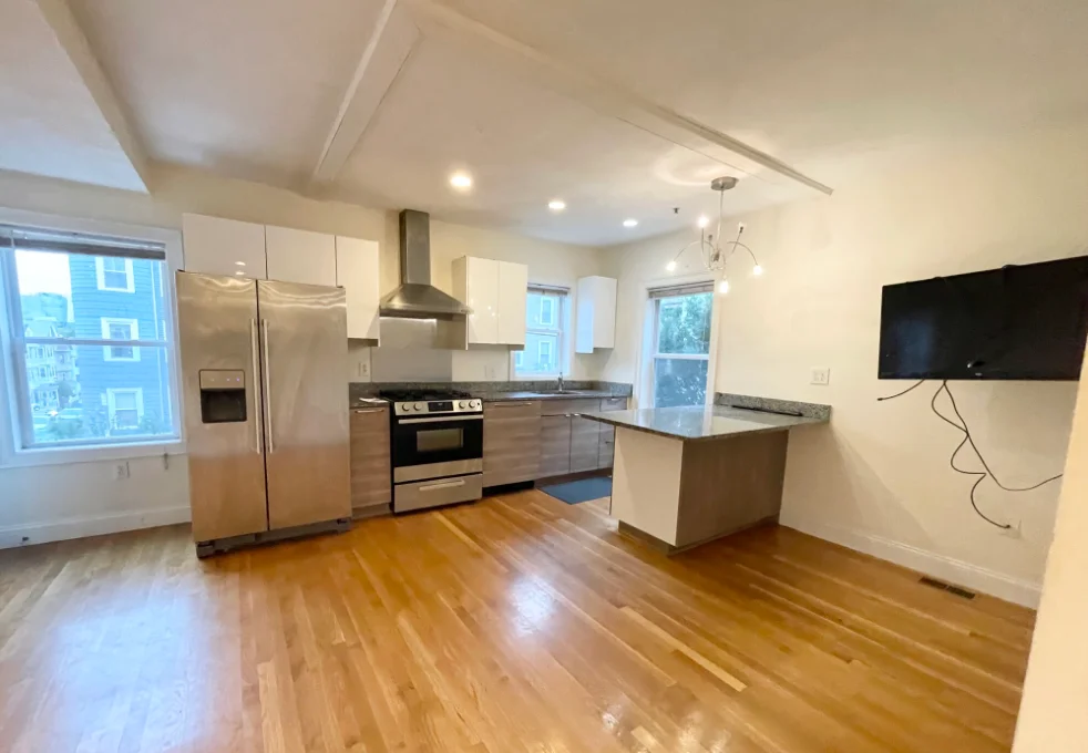 4 bed, 1 bath apartment for rent at 128 Hillside St Unit 1L, Mission Hill — photo 1 of 4