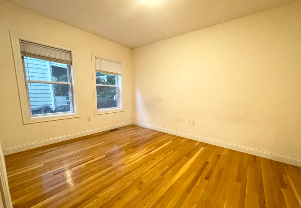 4 bed, 1 bath apartment for rent at 128 Hillside St Unit 1L, Mission Hill — photo 3 of 4