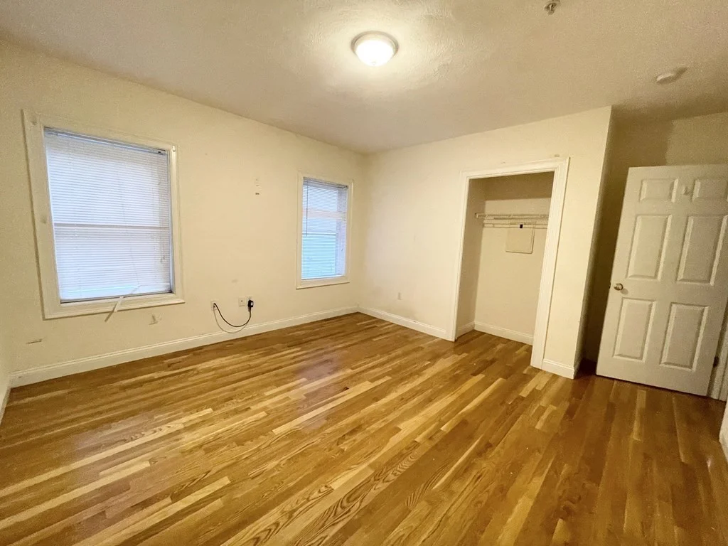 4 bed, 1 bath apartment for rent at 128 Hillside St Unit 2, Mission Hill — photo 8 of 11