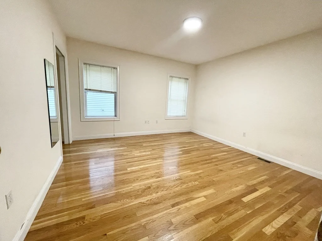 4 bed, 1 bath apartment for rent at 128 Hillside St Unit 2, Mission Hill — photo 6 of 11