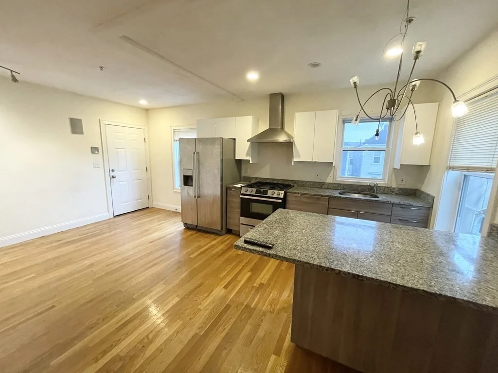4 bed, 1 bath apartment for rent at 128 Hillside St Unit 2, Mission Hill — photo 3 of 11