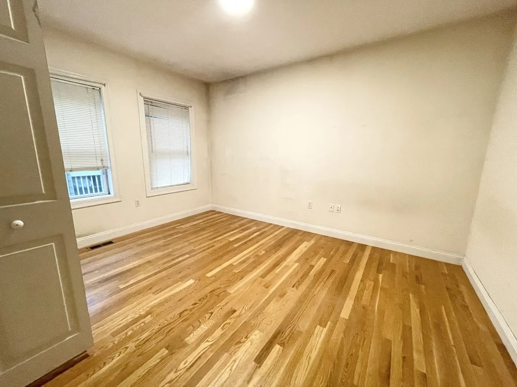 4 bed, 1 bath apartment for rent at 128 Hillside St Unit 2, Mission Hill — photo 9 of 11