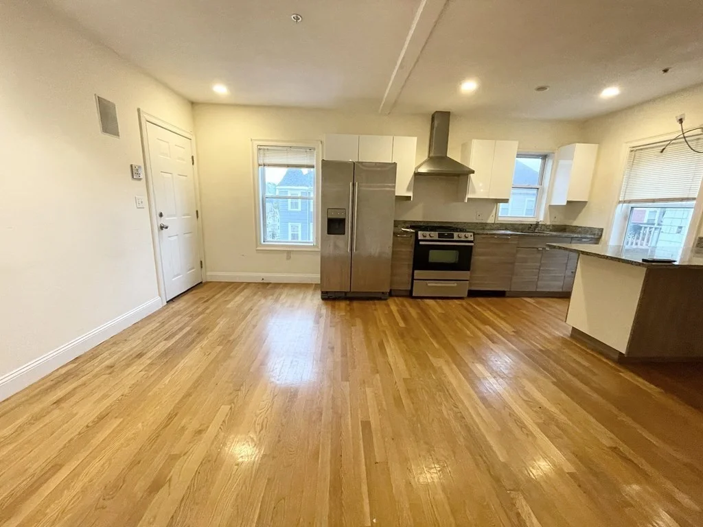 4 bed, 1 bath apartment for rent at 128 Hillside St Unit 2, Mission Hill — photo 1 of 11