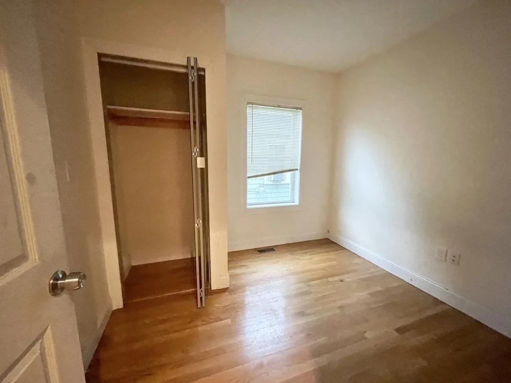4 bed, 1 bath apartment for rent at 128 Hillside St Unit 2, Mission Hill — photo 10 of 11