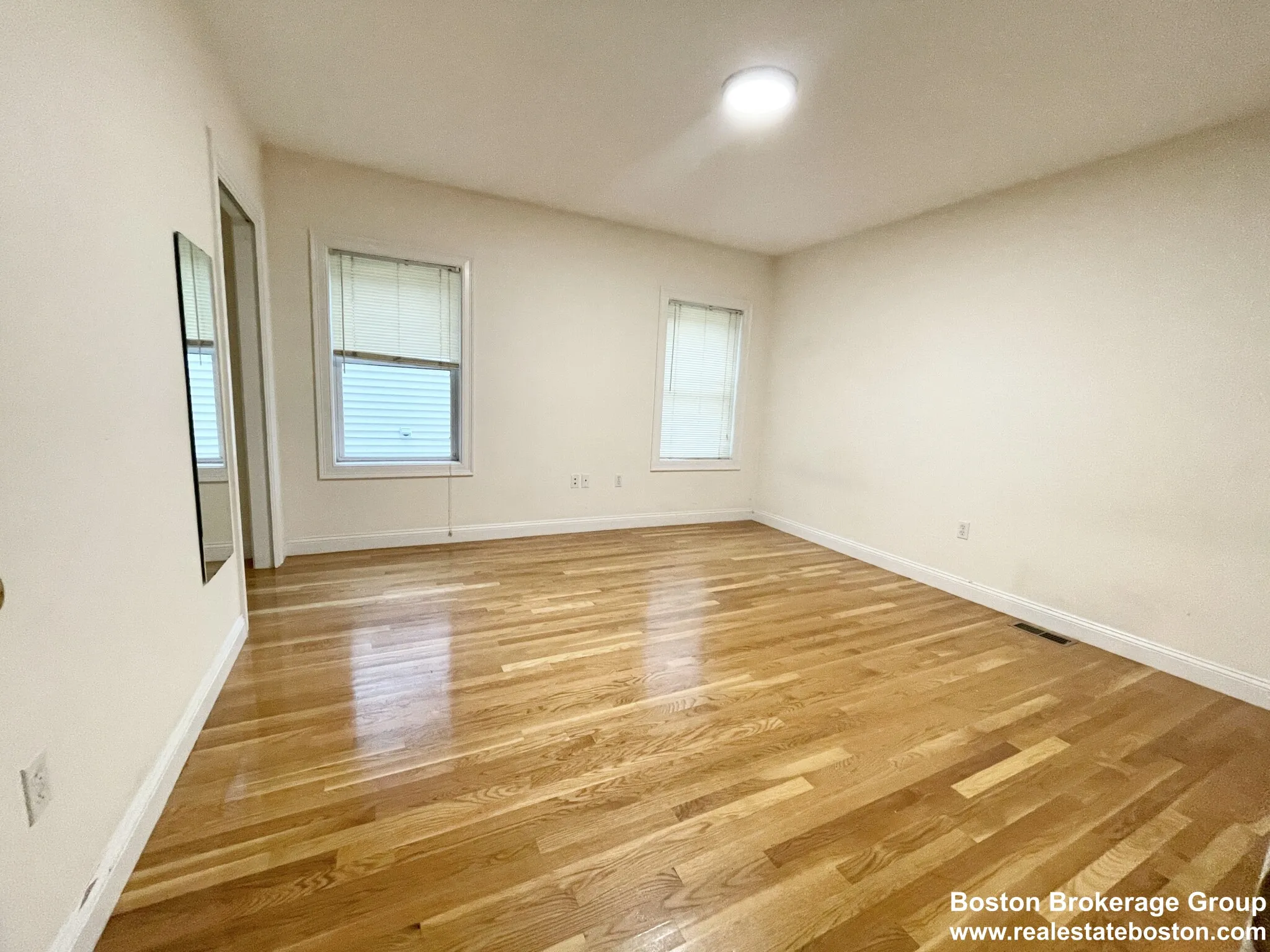 4 bed, 1 bath apartment for rent at 128 Hillside St Unit 2F, Mission Hill — photo 3 of 5