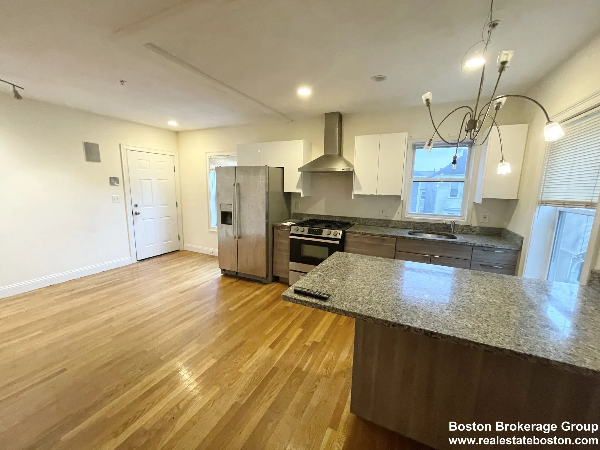 4 bed, 1 bath apartment for rent at 128 Hillside St Unit 2F, Mission Hill — photo 2 of 5