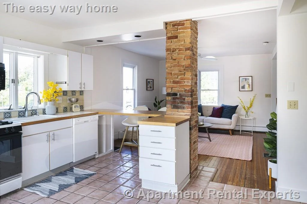 2 bed, 1 bath apartment for rent at 128 Holworthy St, Strawberry Hill