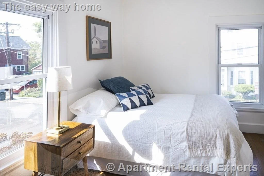 2 bed, 1 bath apartment for rent at 128 Holworthy St, Strawberry Hill — photo 6 of 12