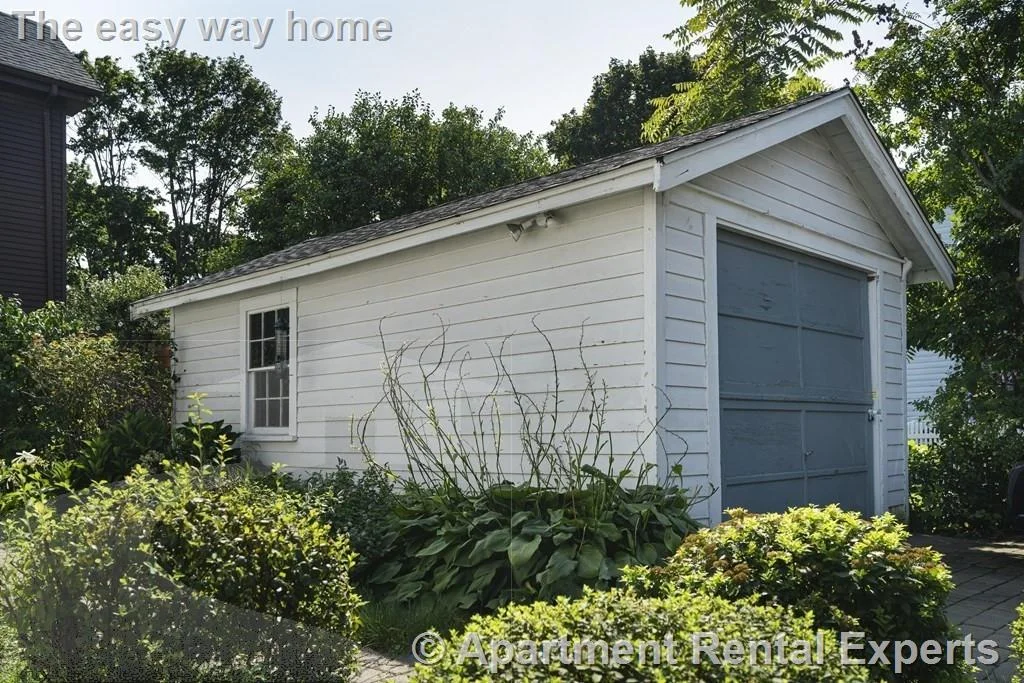 2 bed, 1 bath apartment for rent at 128 Holworthy St, Strawberry Hill — photo 11 of 12