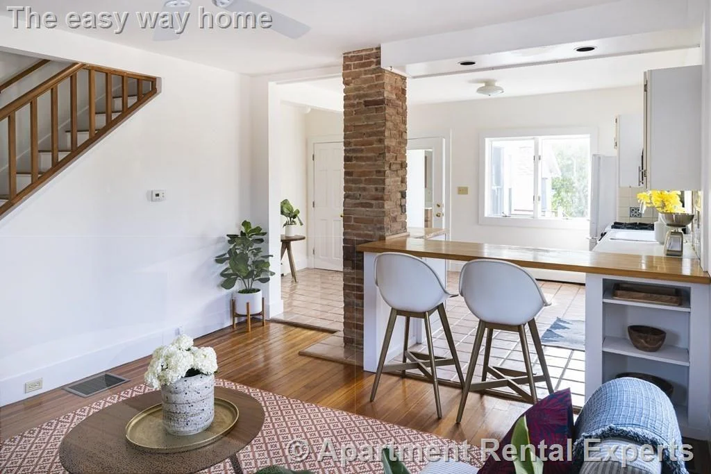 2 bed, 1 bath apartment for rent at 128 Holworthy St, Strawberry Hill — photo 3 of 12