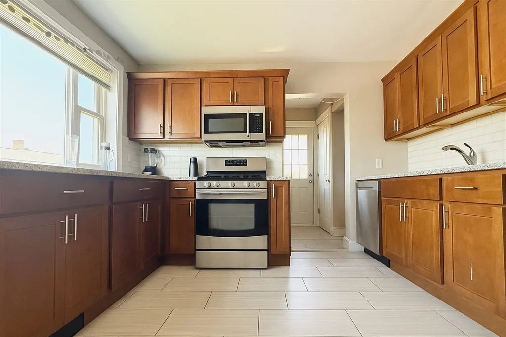 5 bed, 2 bath apartment for rent at 128 Lawrence St Unit B, Glenwood — photo 1 of 16