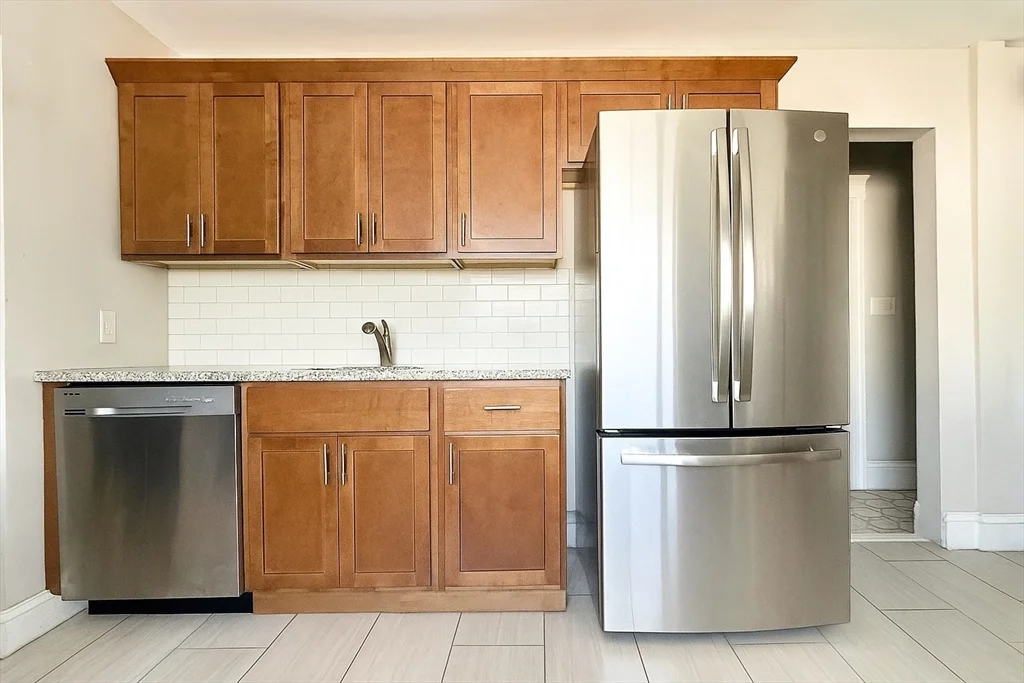 5 bed, 2 bath apartment for rent at 128 Lawrence St Unit B, Glenwood — photo 2 of 16