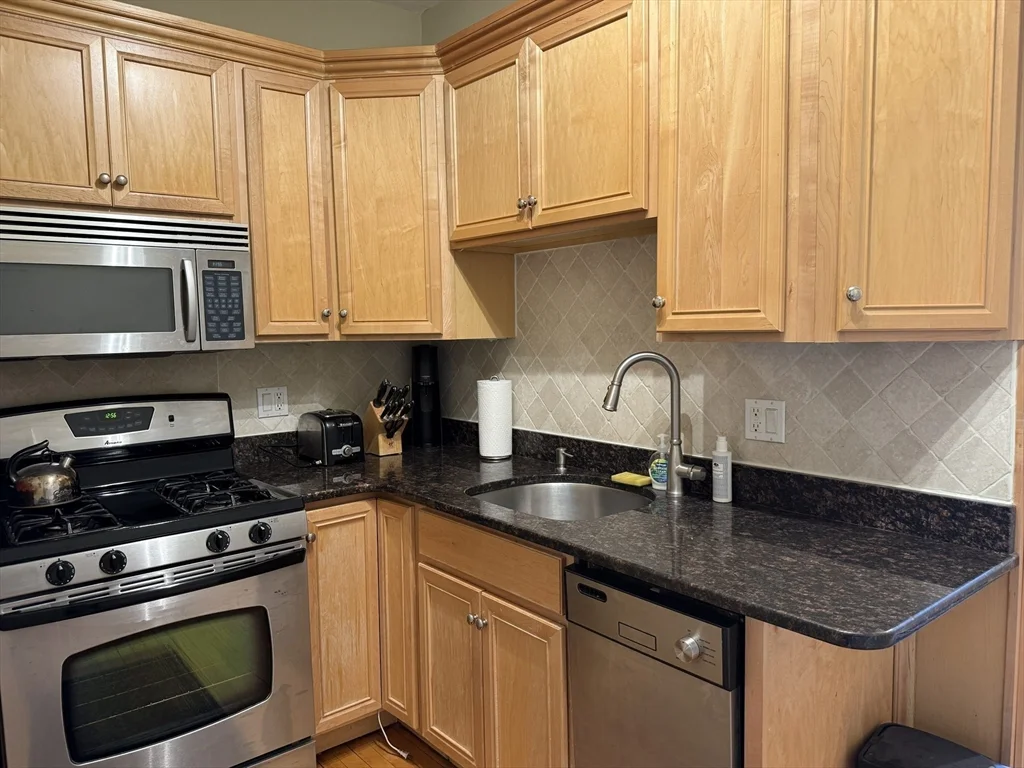 2 bed, 1 bath apartment for rent at 128 Magazine St Unit 11, Cambridgeport — photo 18 of 29