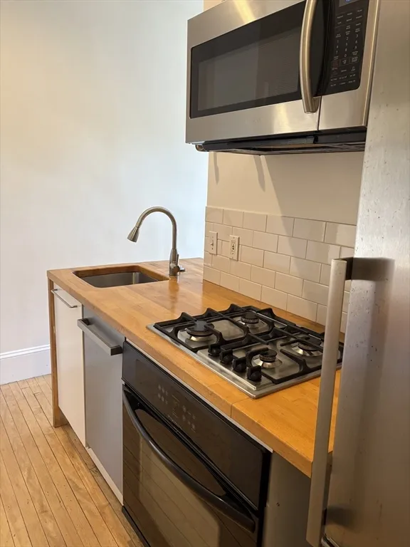 2 bed, 1 bath apartment for rent at 128 Magazine St Unit 12, Cambridgeport — photo 8 of 15